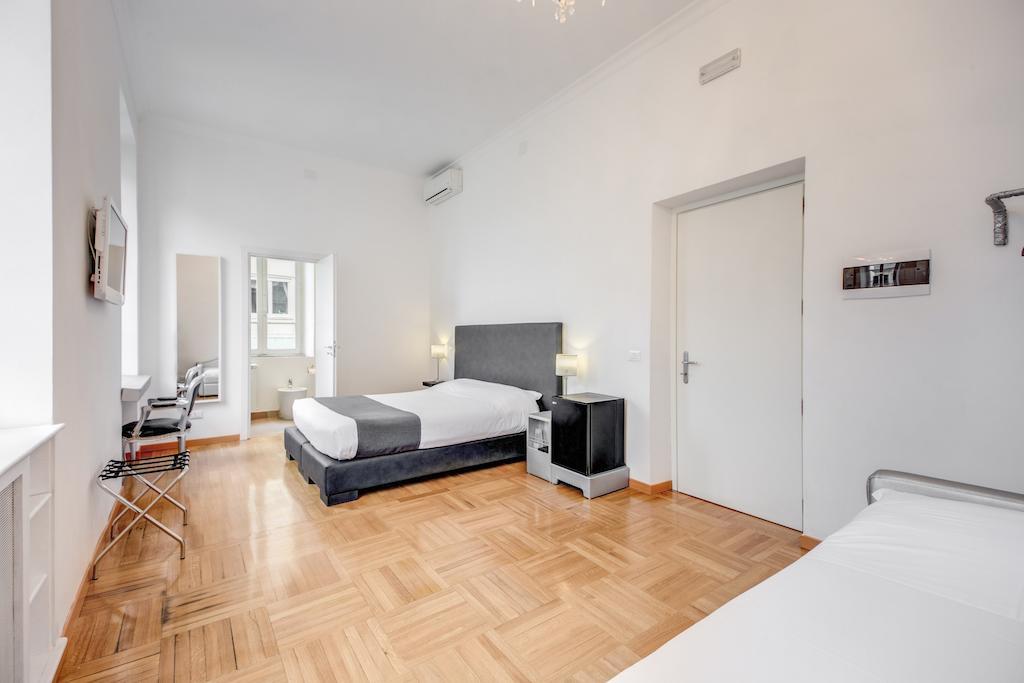 Imperia Suite Rome Room photo